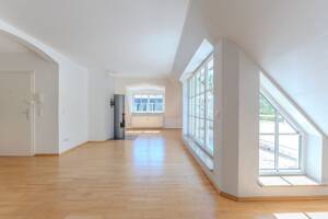 Eingebettet im Grünen - stilvolle 3-Zimmer-Dachgeschosswohnung mit Südterrasse – 81827 München – Vorschaubild 6