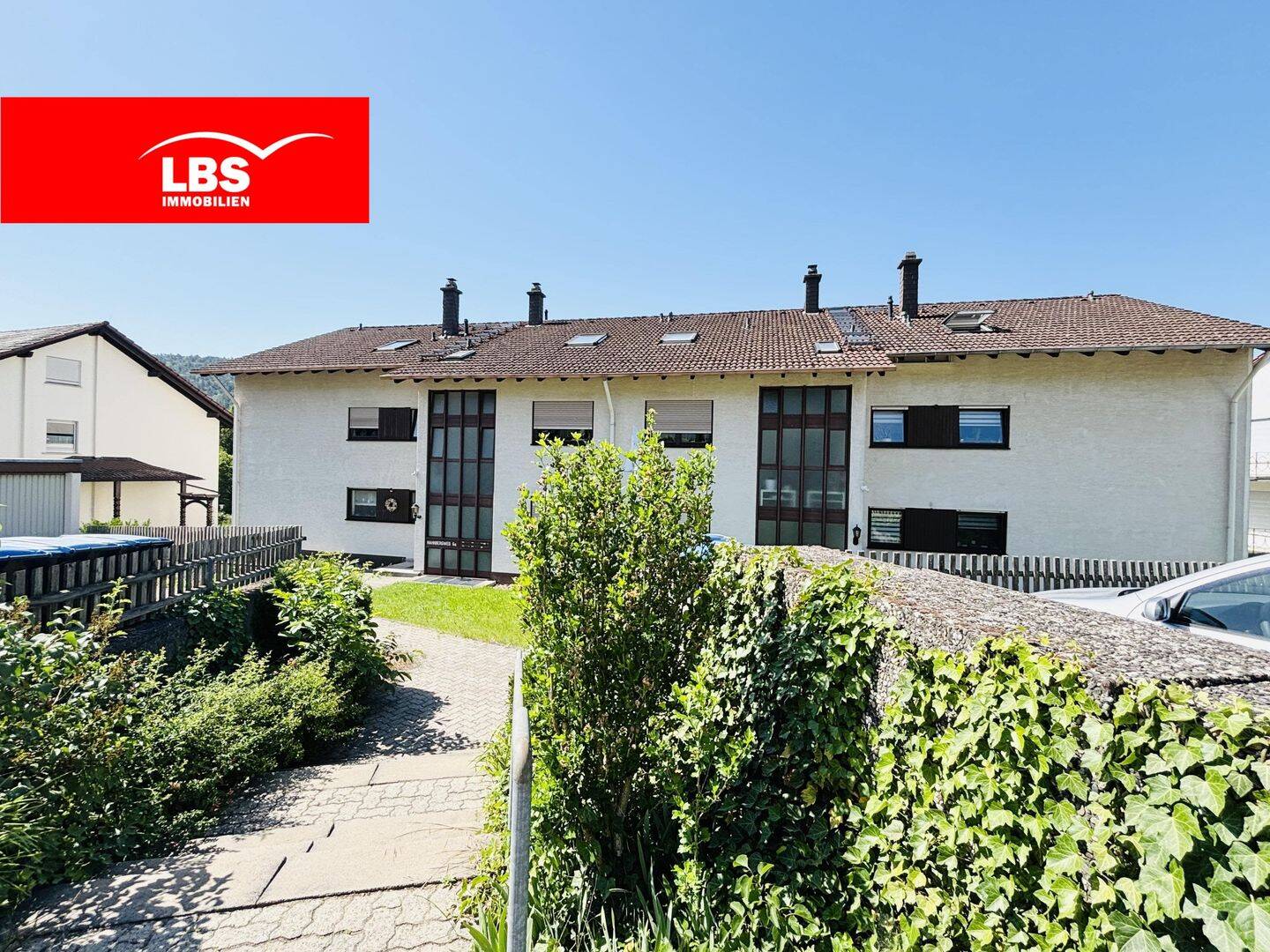 Gemütlich geschnittene 3-Zi-Dachgeschosswohnung mit Süd-Loggia in kleiner Wohneinheit - bezugsfrei !