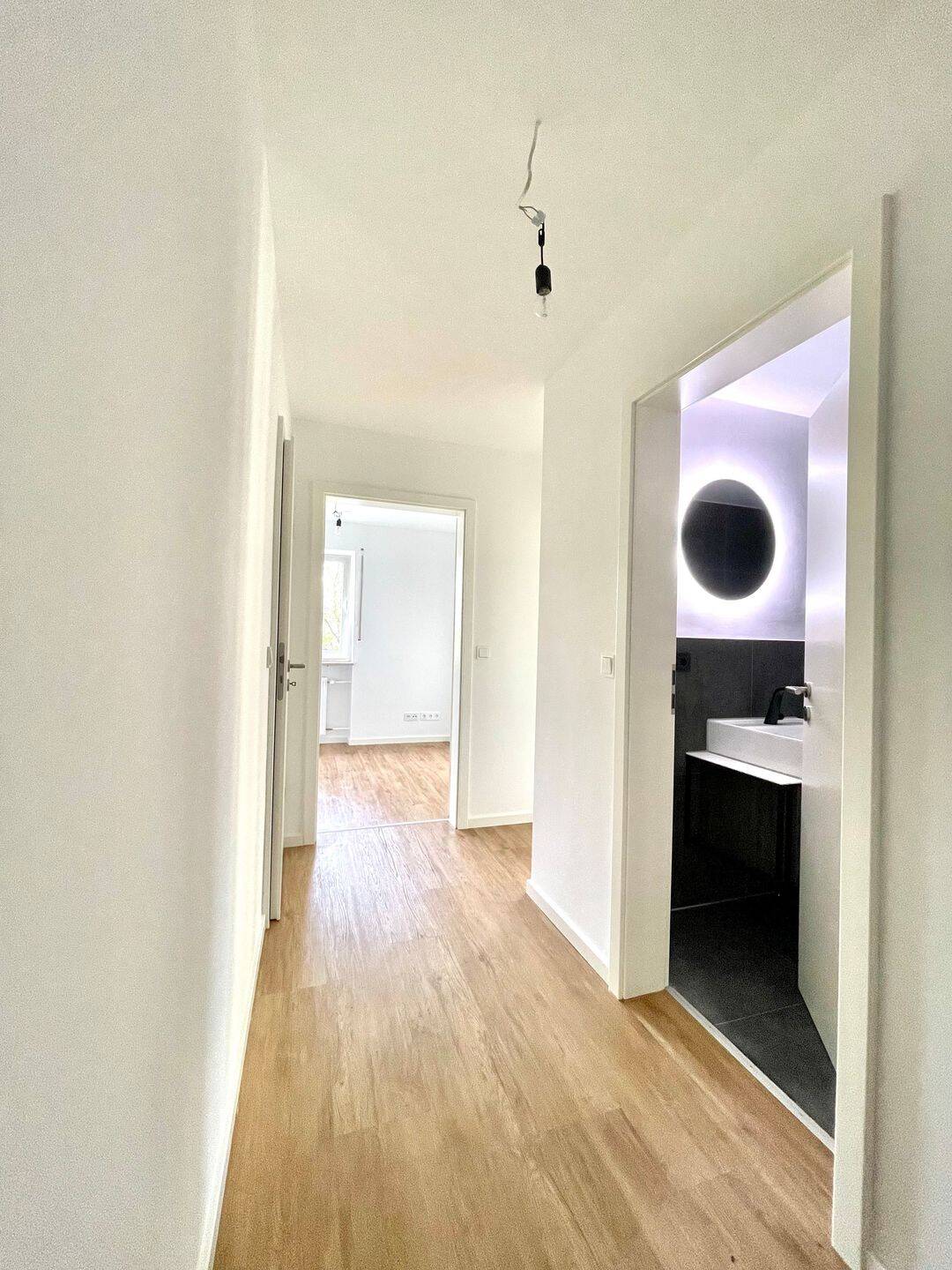 Leerstehende, generalsanierte 2-Zimmer-Wohnung mit Balkon und Stellplatz – provisionsfrei – Nürnberg – Vorschaubild 6