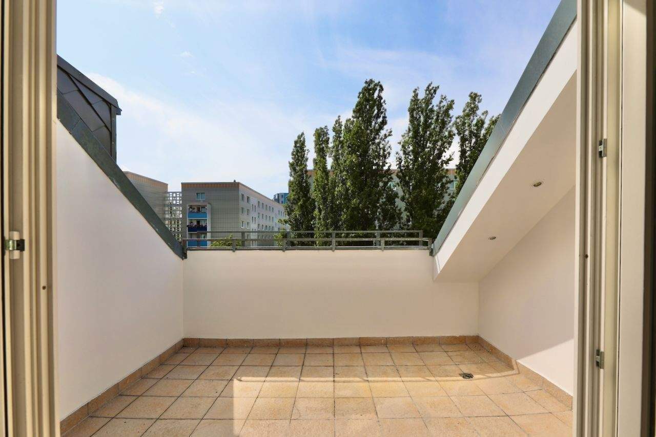 LICHTDURCHFLUTETE DACHGESCHOSSWOHNUNG MIT SONNIGER TERRASSE - OFFENE WOHNLOUNGE - ZENTRAL & RUHIG – Berlin – Vorschaubild 9