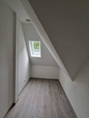 Wohn(t)raum: günstige 1,5-Zimmer-Dachgeschosswohnung in modernisiertem 3-Familienhaus – 44359 Dortmund – Vorschaubild 5