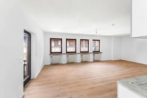 Bezugsfreie, vollst. renovierte Stadtwohnung mit Balkon, Tiefgarage und historischem Altstadtflair – 91054 Erlangen – Vorschaubild 3