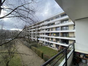 von privat - 12 qm Südbalkon, ruhige Innenhoflage, 50 m zur U-Bahn – 81739 München – Vorschaubild 2