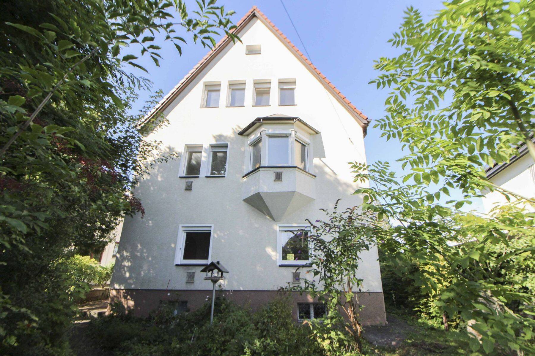 Interessantes MFH mit Wertsteigerungspotenzial und großem Garten in Top-Lage von Stuttgart