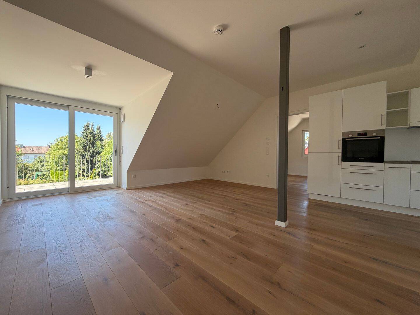 Exklusive 2-Zimmer-Dachgeschosswohnung in Erlangen-Dechsendorf