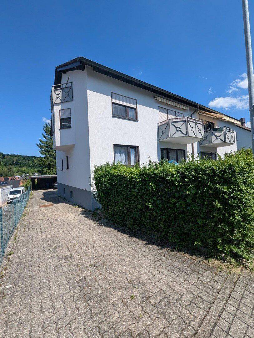bezugsfreie 3-Zimmer-Wohnung mit Tageslichtbad & Carport in ruhiger Lage von Pfinztal-Wöschbach
