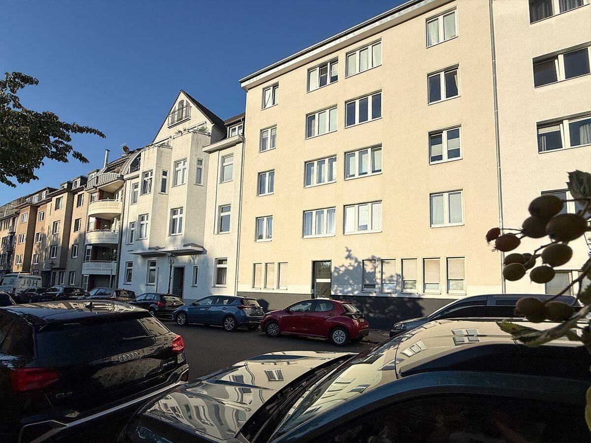 DÜSSELDORF-Pempelfort | Großzügig geschnitten, zentral gelegen, mit Balkon – 40477 Düsseldorf – Bild 1 von 9