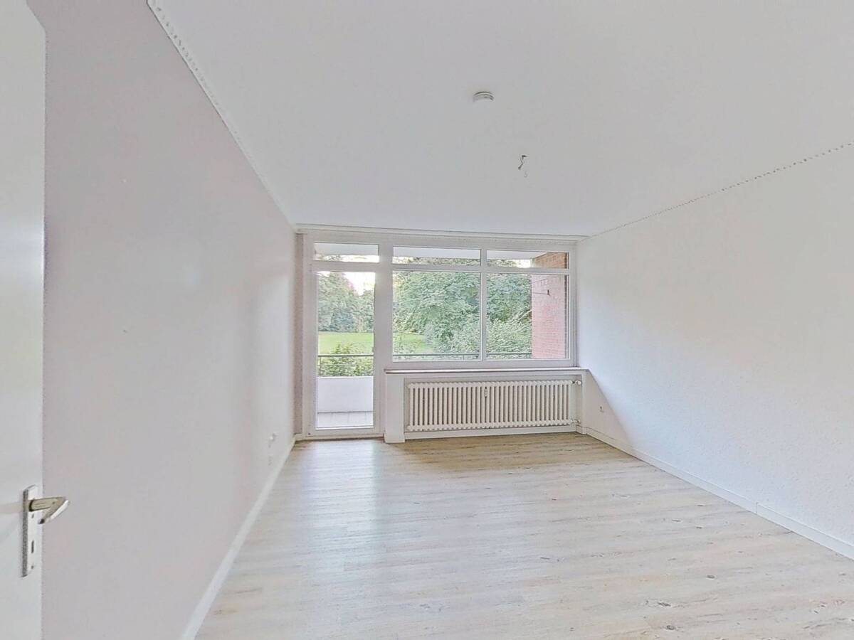 Helle & moderne 2-Zimmer-Wohnung mit BALKON und EINBAUKÜCHE – 23562 Lübeck – Bild 1 von 9