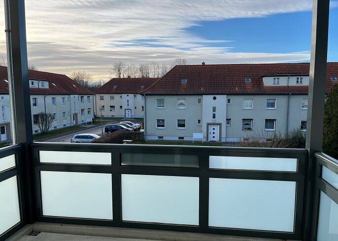 Bezugsfertige 3-Raum-Wohnung im 1. OG mit großem Balkon – Oschersleben – Vorschaubild 3