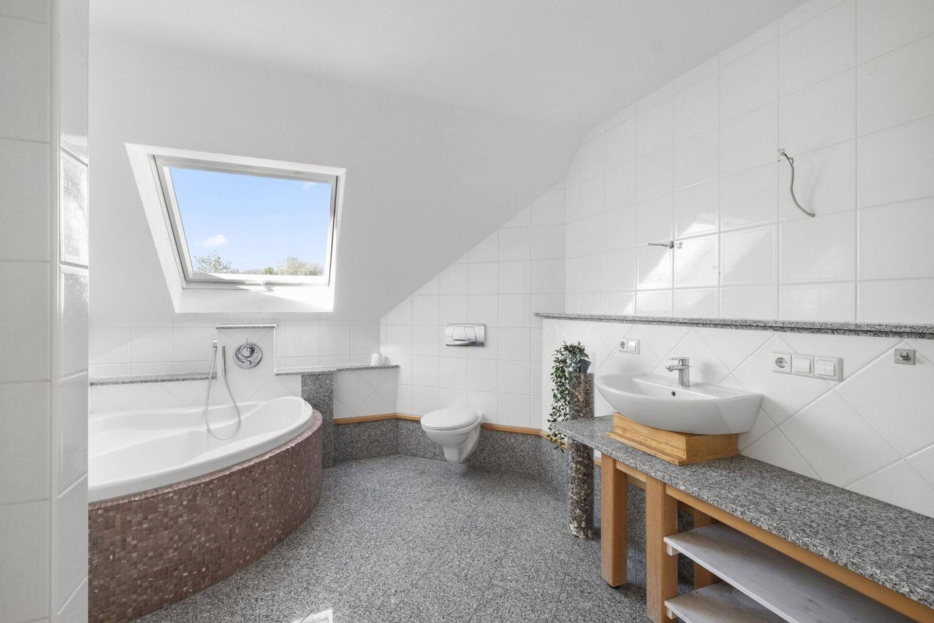 Haus in 74889 Sinsheim - Eschelbach mit 239,49 m² kaufen