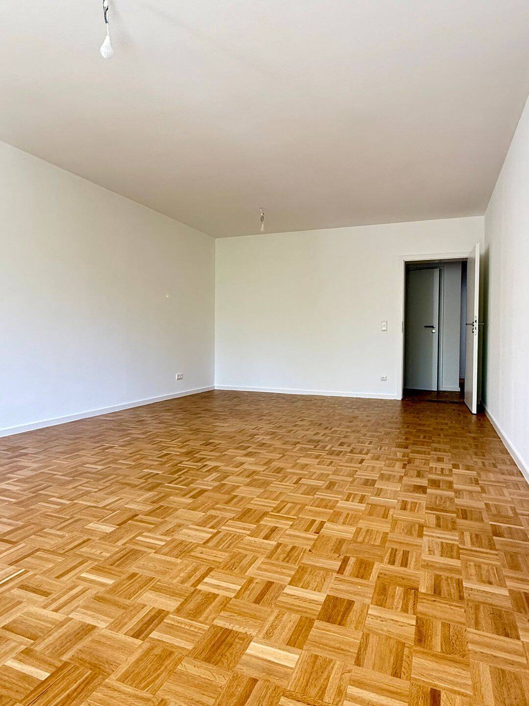 Erstbezug nach Kernsanierung: Helle 3-Zimmer-Wohnung mit Balkon & EBK in ruhiger Lage nahe U-Bahn – München – Vorschaubild 8