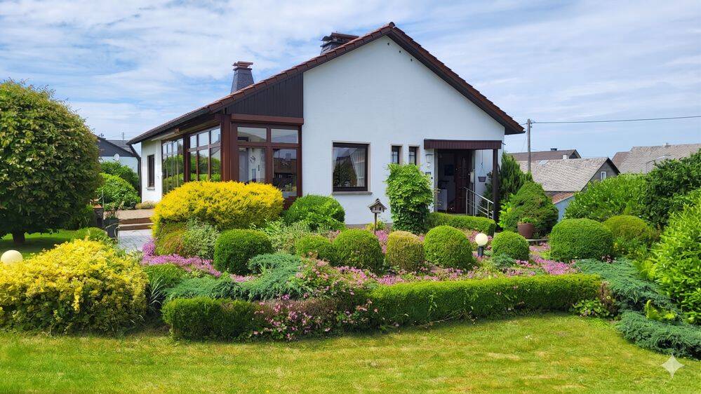 Tolles Einfamilienhaus im Bungalowstil mit wunderschönem parkähnlichen Gartengrundstück in Weitefeld! – Weitefeld – Vorschaubild 6