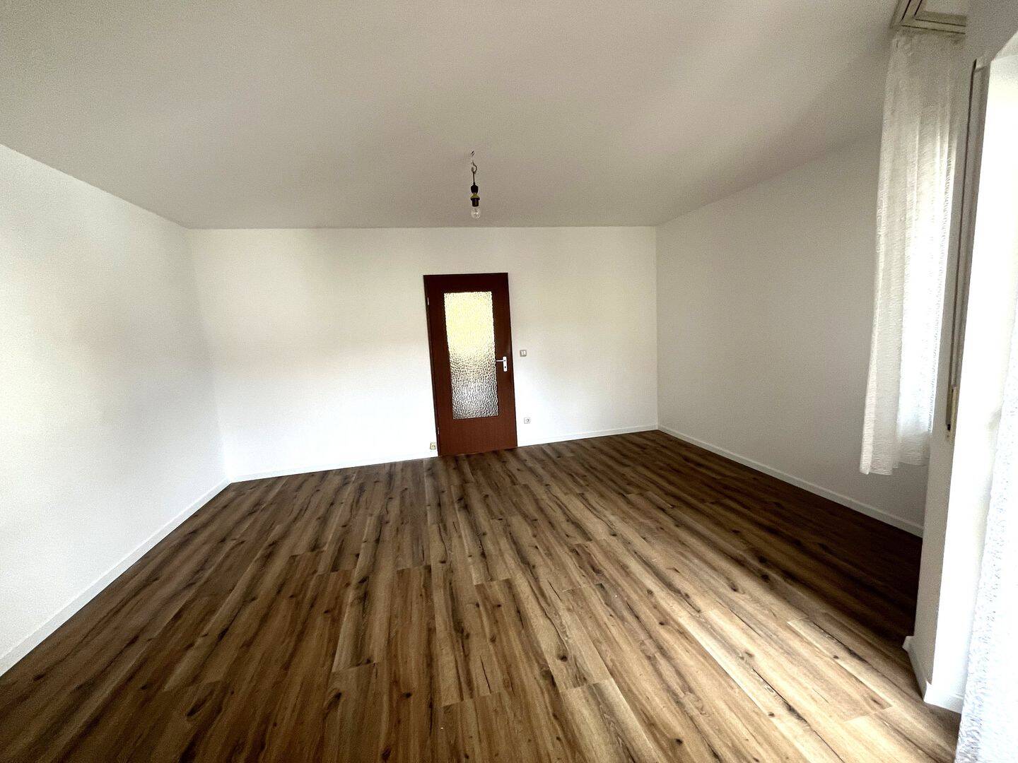 Renovierte 2-Zimmer-Wohnung mit Balkon & Aufzug – Nürnberg – Vorschaubild 3
