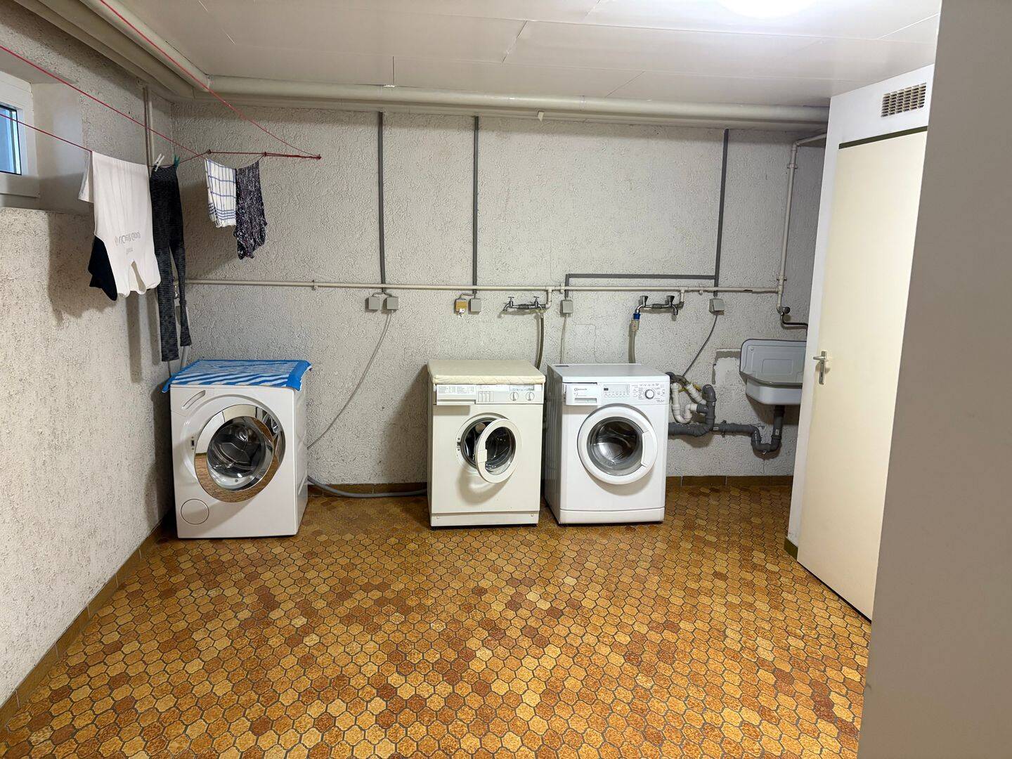 Lichtdurchflutete 2 Zimmer Wohnung in Zabo - Balkone, EBK, Gäste-WC, renov. – Nürnberg – Vorschaubild 9