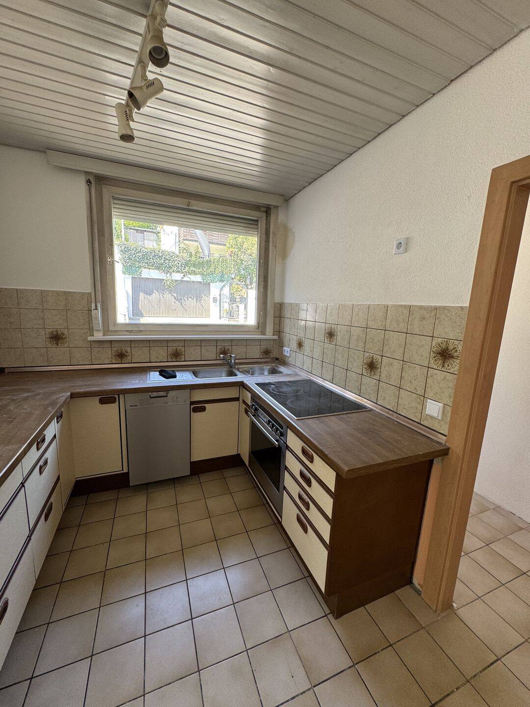 Attraktives, vermietetes Einfamilienhaus mit Einliegerwohnung in begehrter grüner Lage – Horb am Neckar – Vorschaubild 2