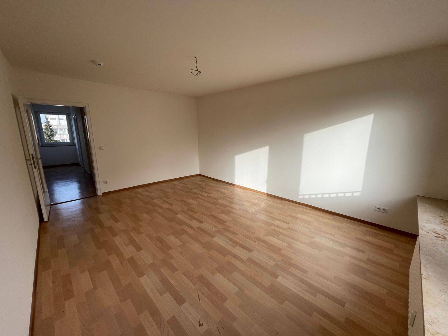 Sehr geräumige 1-Zimmer-Wohnung mit Einbauküche im Stadtteil Rennweg - Sulzbacher Straße – Nürnberg – Vorschaubild 6