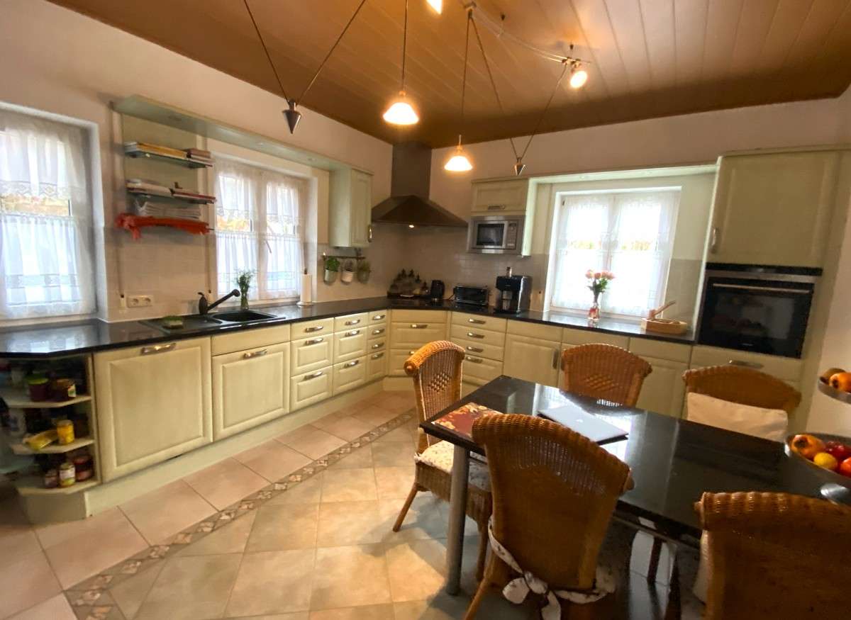Hochwertiges MEHRFAMILIENHAUS mit Pool, Sauna und Doppelgarage – Wurmannsquick – Vorschaubild 2