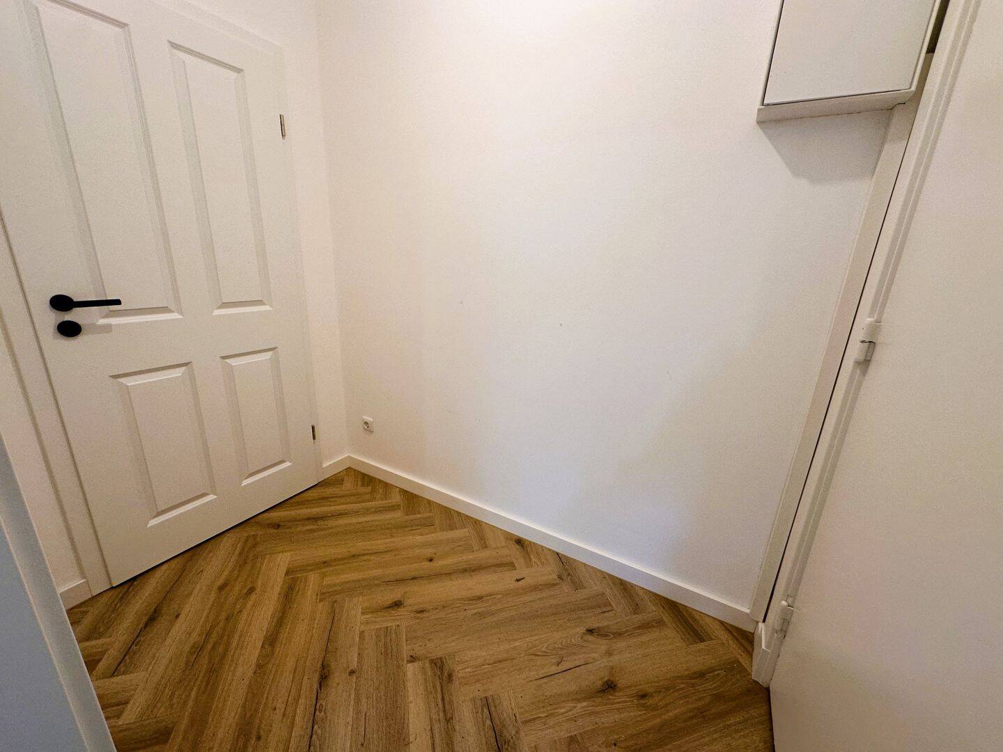 Vollständig sanierte Erdgeschoss-Wohnung mit neuer Einbauküche in beliebter Lage von Barmbek-Süd – Hamburg – Vorschaubild 6