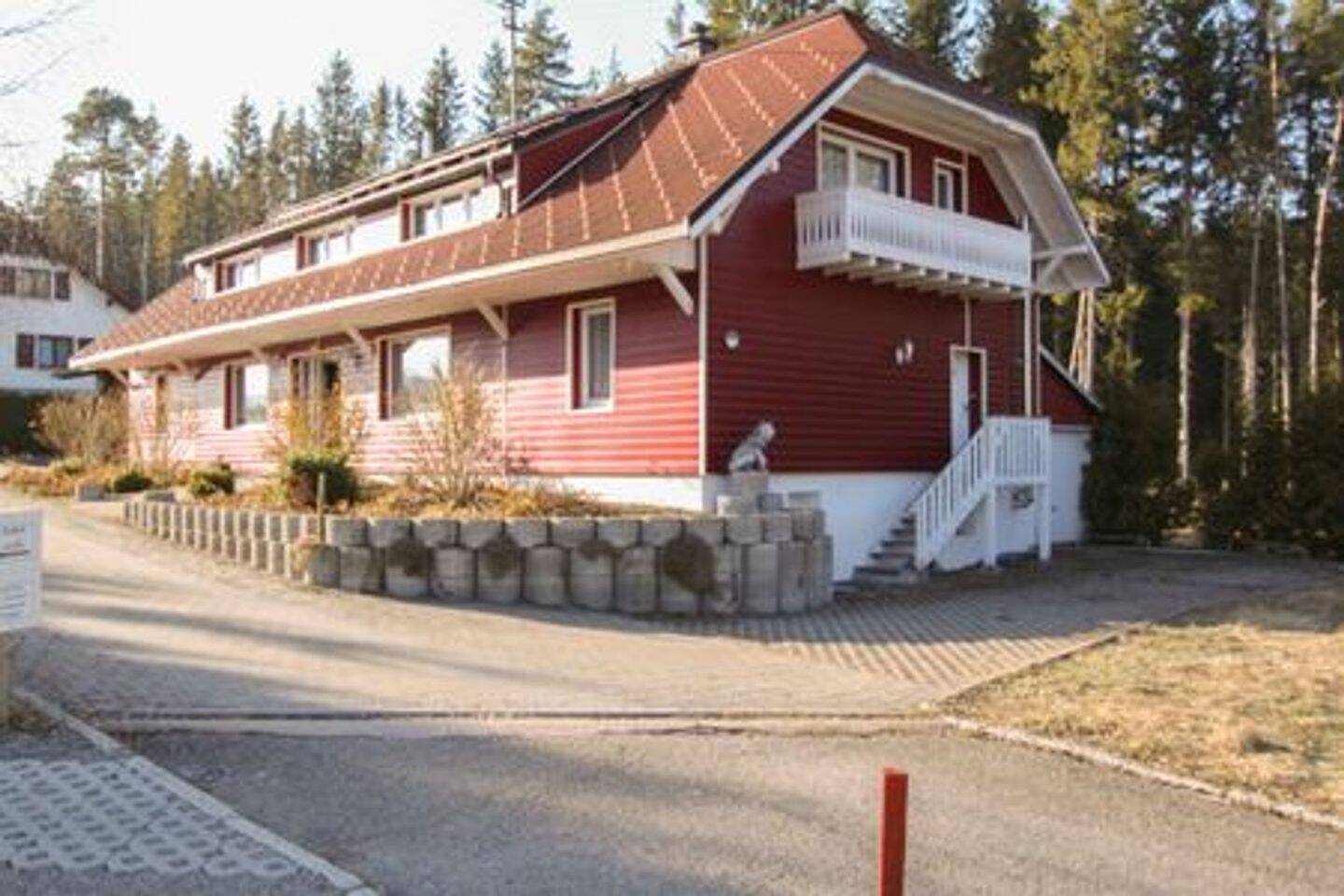EFH mit Einliegerwohnung; Viel Platz in See- und Waldnähe, ideal auch für (Ferien-) Vermietung – Schluchsee – Bild 1 von 9