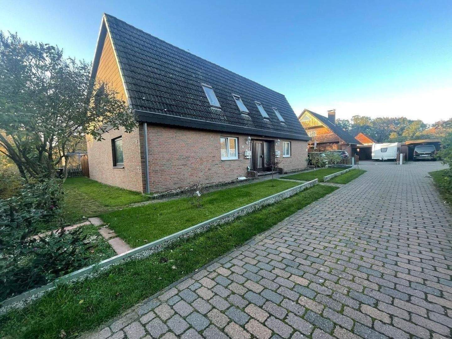Gepflegtes Zweifamilienhaus – ideal für Familie oder Kapitalanlage – Kirchlinteln – Bild 1 von 9