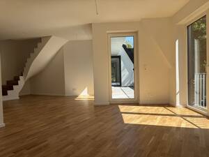 Exklusive Maisonettewohnung im Dachgeschoss mit Spitzboden, Balkon und Loggia – 22043 Hamburg – Vorschaubild 2