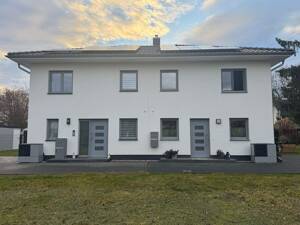 Doppelhaushälfte in schöner Wohnlage und großem Grundstück.