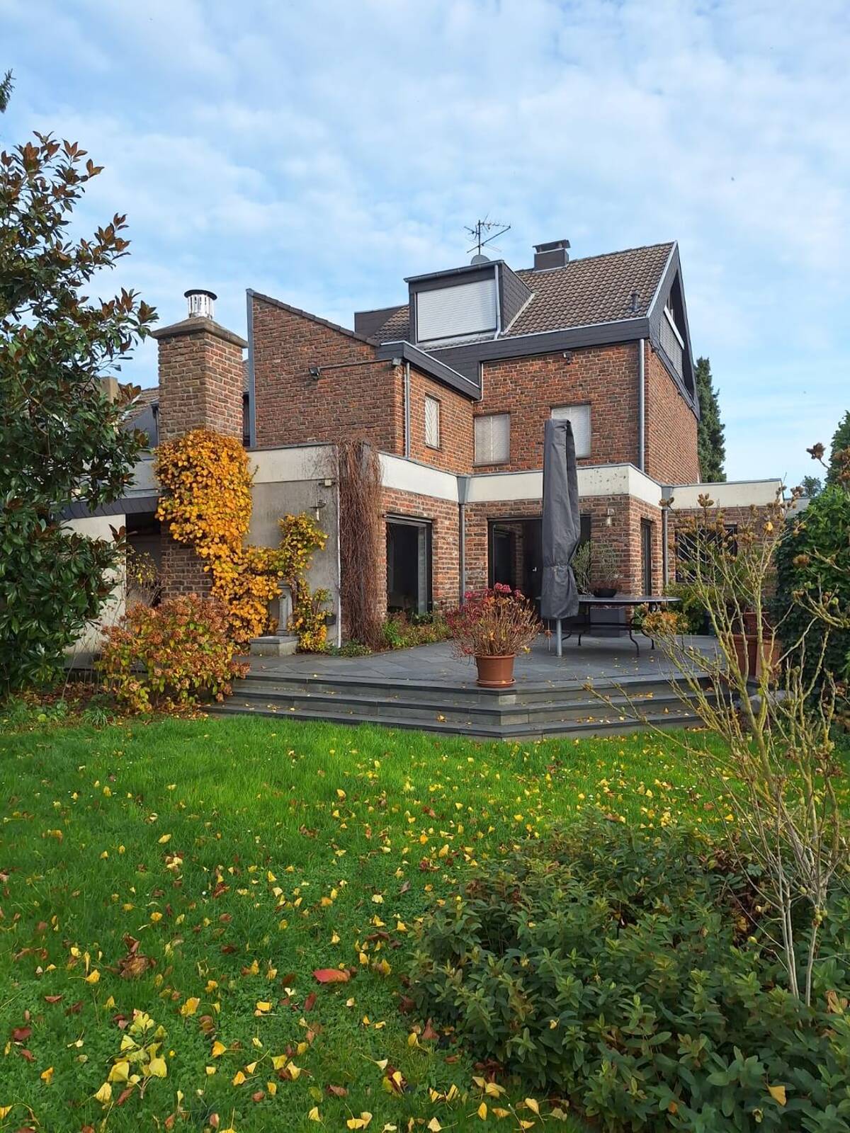 Charmantes Einfamilienhaus in Aachen-Eilendorf – 52080 Aachen – Bild 1 von 9