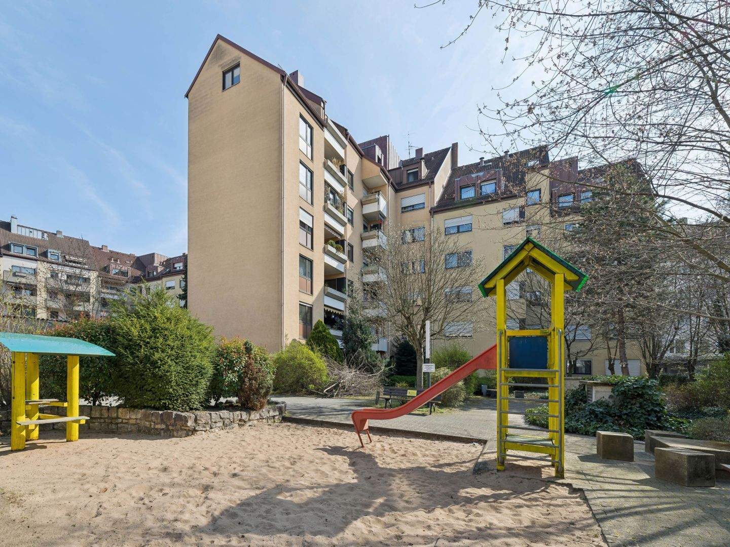 Wohnen über den Dächern der Stadt! Tolle 3-Zimmer-Wohnung in Nürnberg-Steinbühl – Nürnberg – Vorschaubild 2
