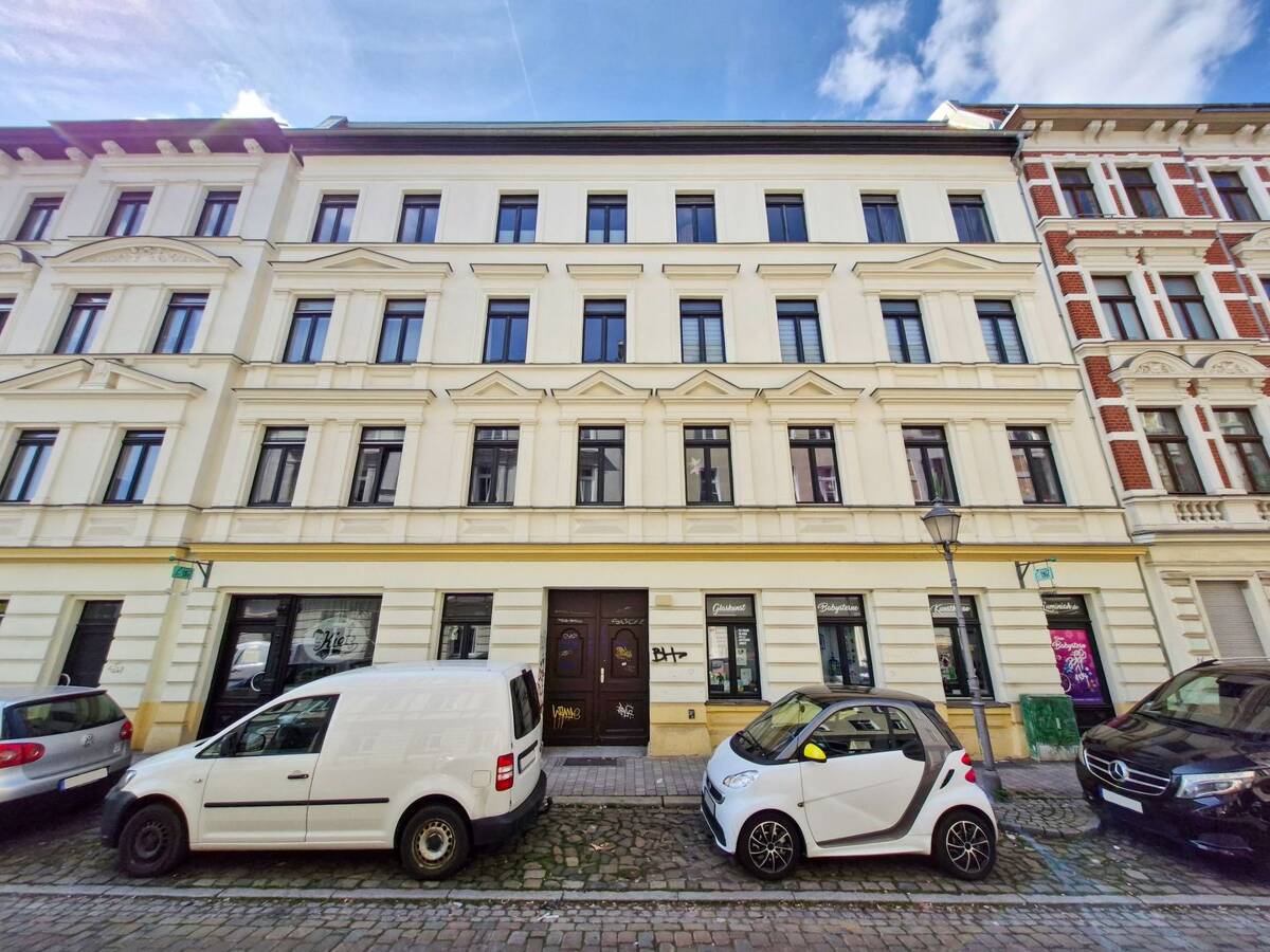 Frisch saniert, vermietet und mit EBK! Toplage: Buckau! – 39104 Magdeburg – Bild 1 von 9
