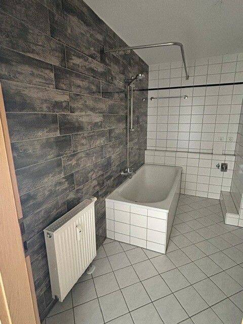 +++ Charmante Dachgeschosswohnung mit Balkon und Tiefgaragenstellplatz +++ – Chemnitz – Vorschaubild 5