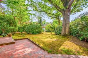 Eine sichere Entscheidung. Große Doppelhaushälfte im Wohnpark Falkenstein, Garten, Terrasse, Garage. – 22559 Hamburg – Vorschaubild 5