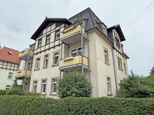 NEU - Einziehen oder sofort vermieten - hochwertig renovierte Wohnung mit Balkon in ruhiger, grüner Lage