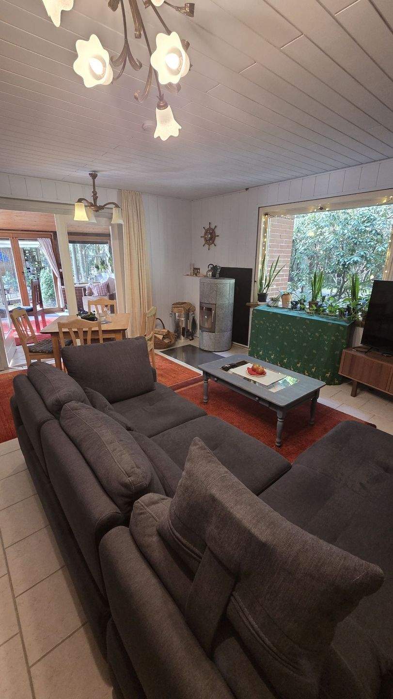 Ruhig gelegenes Einfamilienhaus / Ferienhaus im Wald - großes Grundstück mit Nebengebäude – Jelmstorf – Bild 1 von 7