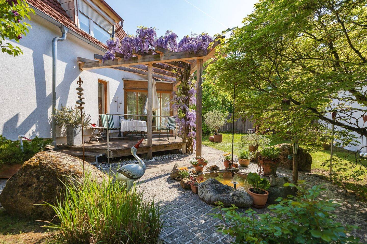 Charmantes Ein-/Zweifamilienhaus mit Gartenoase