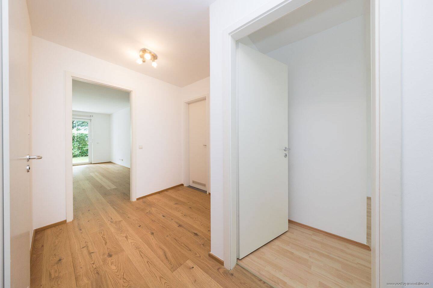 Ruhig gelegene 3-Zimmer-Gartenwohnung (Baujahr 2004) in Bogenhausen/Oberföhring! – München – Vorschaubild 2