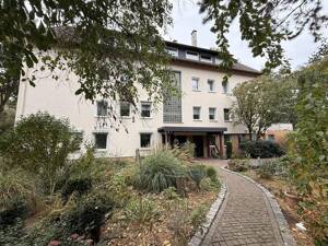 Schicke Dachgeschosswohnung in offener Bauweise mit 2 Zimmern und offener Küche in Hannover-Ahlem