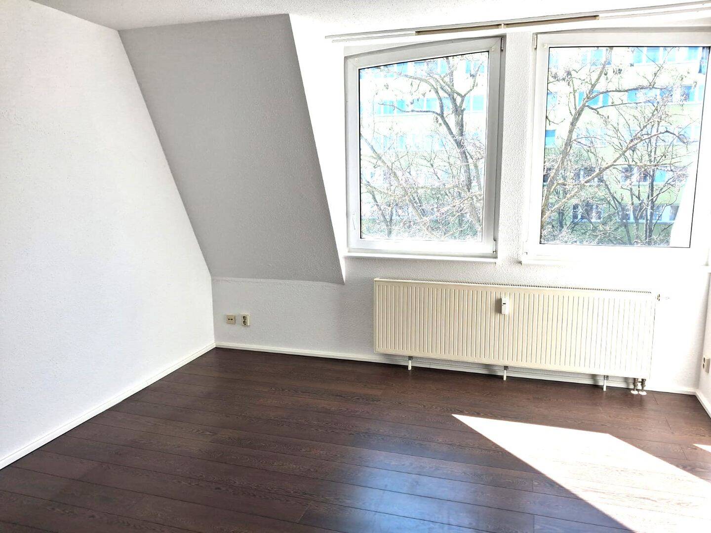 *ERSTBEZUG NACH SANIERUNG * SCHICKE 3-RAUM-WOHNUNG MIT BALKON, EINBAUKÜCHE UND STELLPLATZ – Magdeburg – Vorschaubild 7