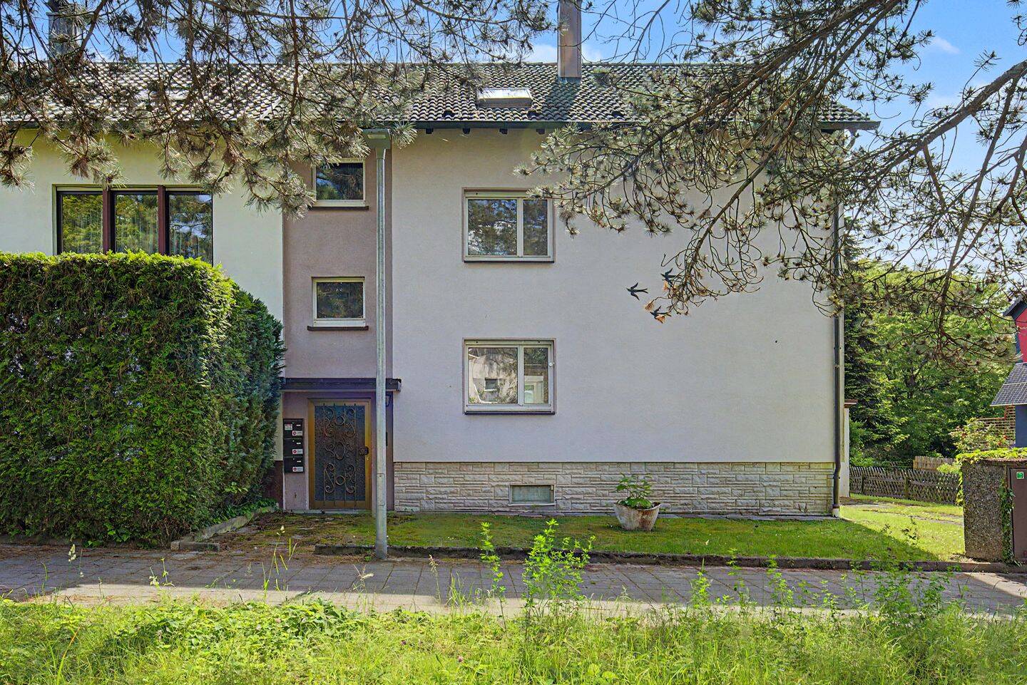 Mehrfamilienhaus mit Ausbaupotenzial im Dachgeschoss in der Nordweststadt