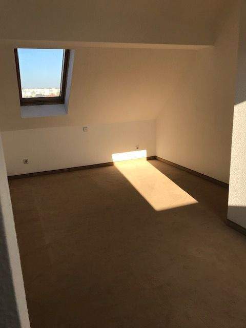 +++ATTRAKTIVE 2,5-RAUM MAISONETTE- WOHNUNG MIT PARKETT, EINBAUKÜCHE UND AUFZUG+++ – Chemnitz – Vorschaubild 8