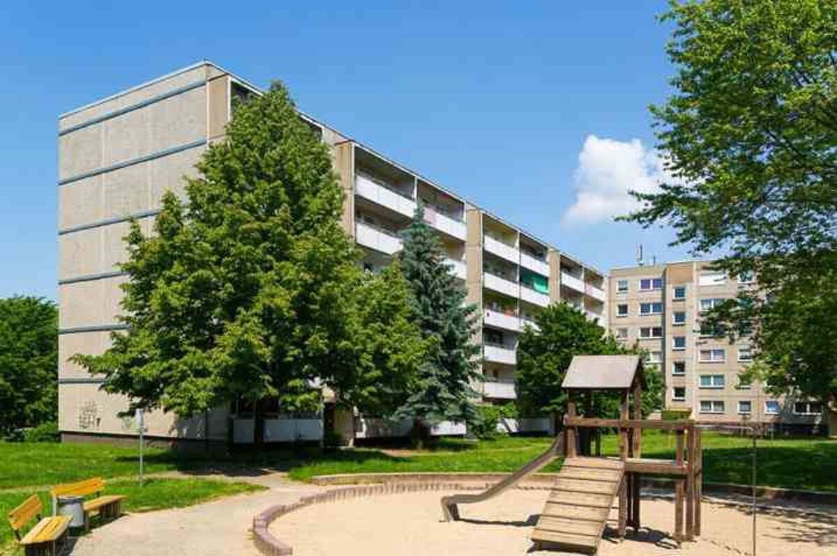 Sanierte 3-Zimmer-Wohnung mit Balkon (WBS)! – 1169 Dresden – Bild 1 von 5