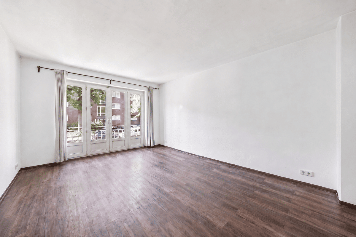 Zwischen Alster und Eilbekkanal: 2 Zimmer mit Balkon ins Grüne – 22089 Hamburg – Bild 1 von 9