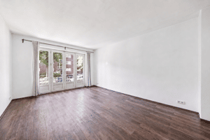 Zwischen Alster und Eilbekkanal: 2 Zimmer mit Balkon ins Grüne