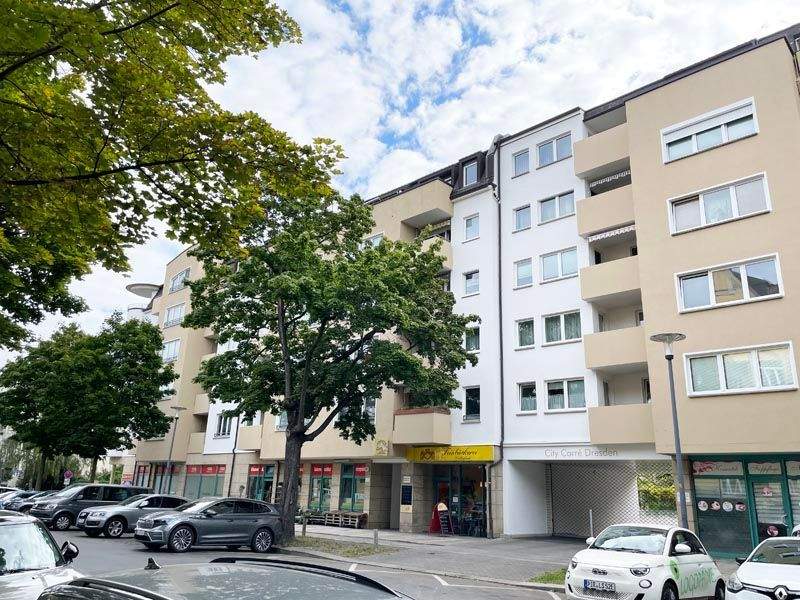 BALKON, WOHNKÜCHE, EINBAUSCHRANK IM FLUR, PARKETT, LIFT, TIEFGARAGENPLATZ IM HAUS MGL. ( 01309 STRIESEN / KRENKELTRASSE )
