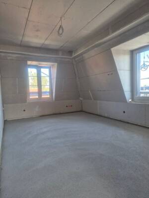 Dachgeschoss mit Blick bis Radebeul, großem Balkon & Einbauküche im Erstbezug – 1139 Dresden – Vorschaubild 8