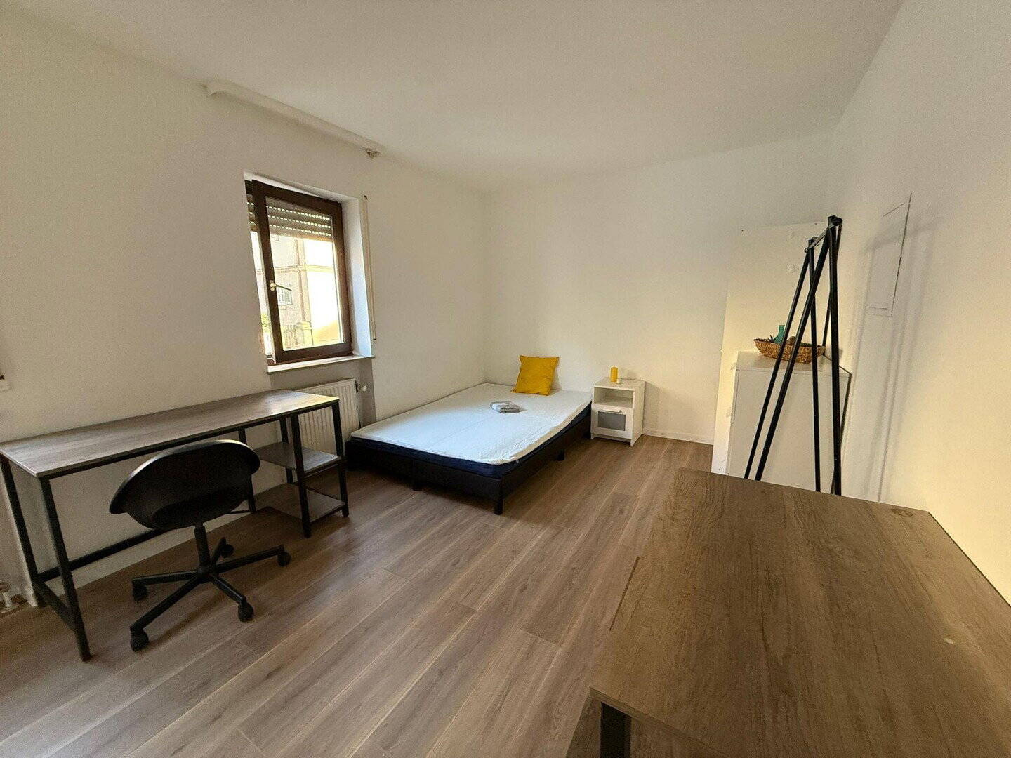 Gemütliche, vollmöblierte 1 Zimmerwohnung in zentraler Lage – Erlangen – Vorschaubild 2