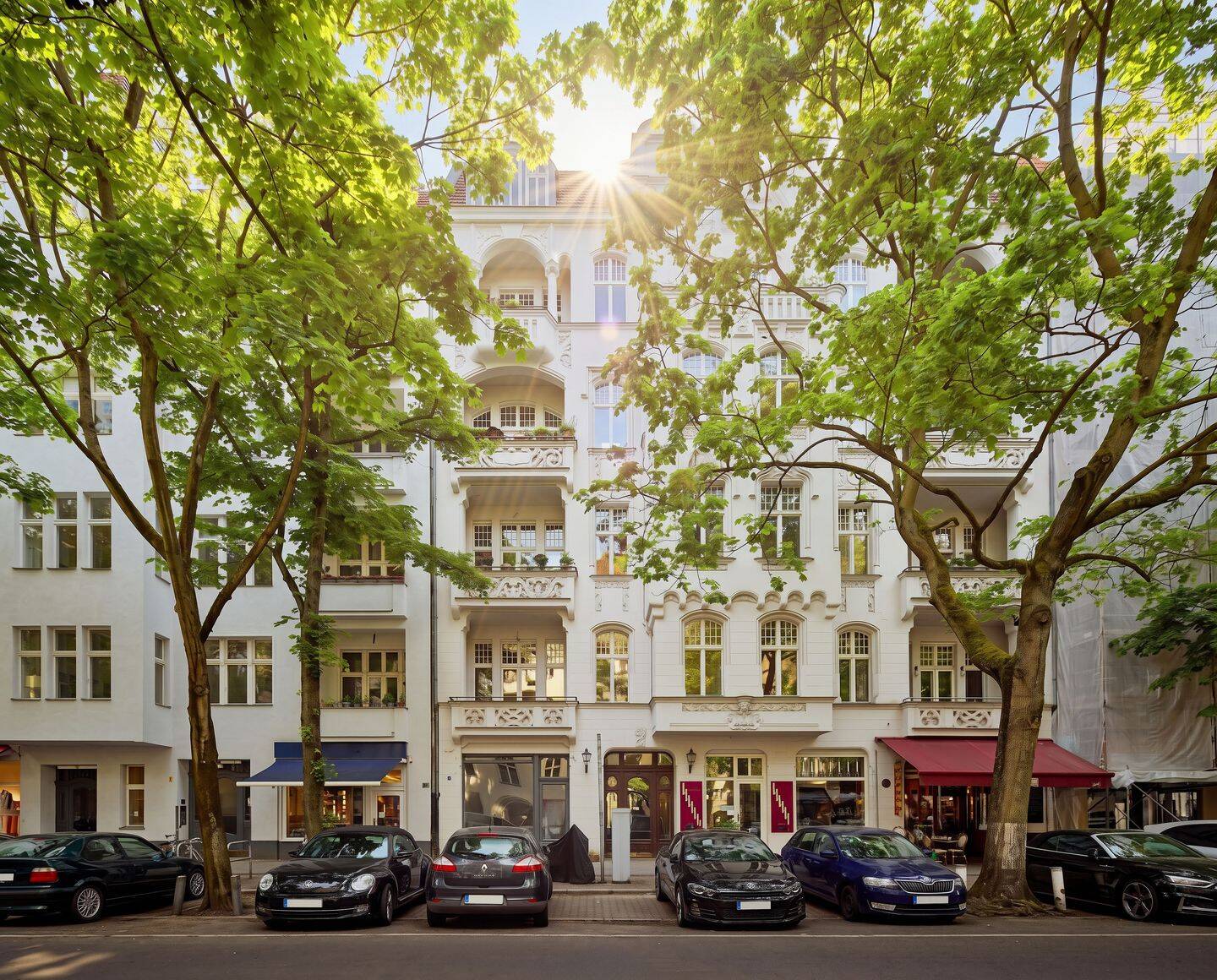 Frisch sanierte 3-Zimmer-Altbauwohnung mit Südbalkon in Top-Lage nahe Ludwigkirchplatz