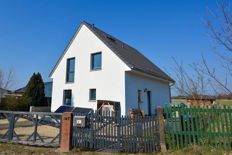 Neuwertiges EFH BJ 2020, Energieeffizienz A+, Wfl. ca. 121m², ca. 3560m² großes GS *Provisionsfrei* – Dresden – Bild 1 von 9