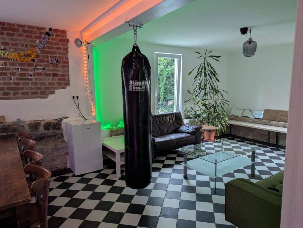Möbliertes 16m² Zimmer zur Untermiete in Studenten WG – Tübingen – Vorschaubild 4