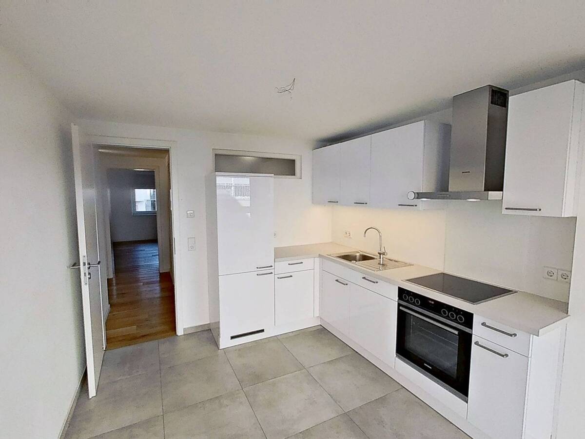 Helle 3-Zimmer-Wohnung mit BALKON und moderner EINBAUKÜCHE im Stuttgarter Westen – 70176 Stuttgart – Bild 1 von 9