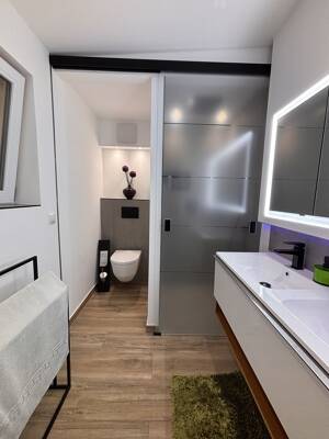 Exklusive Dachgeschosswohnung mit traumhaften Terrassen und Penthouse-Feeling! – 81825 München – Vorschaubild 7